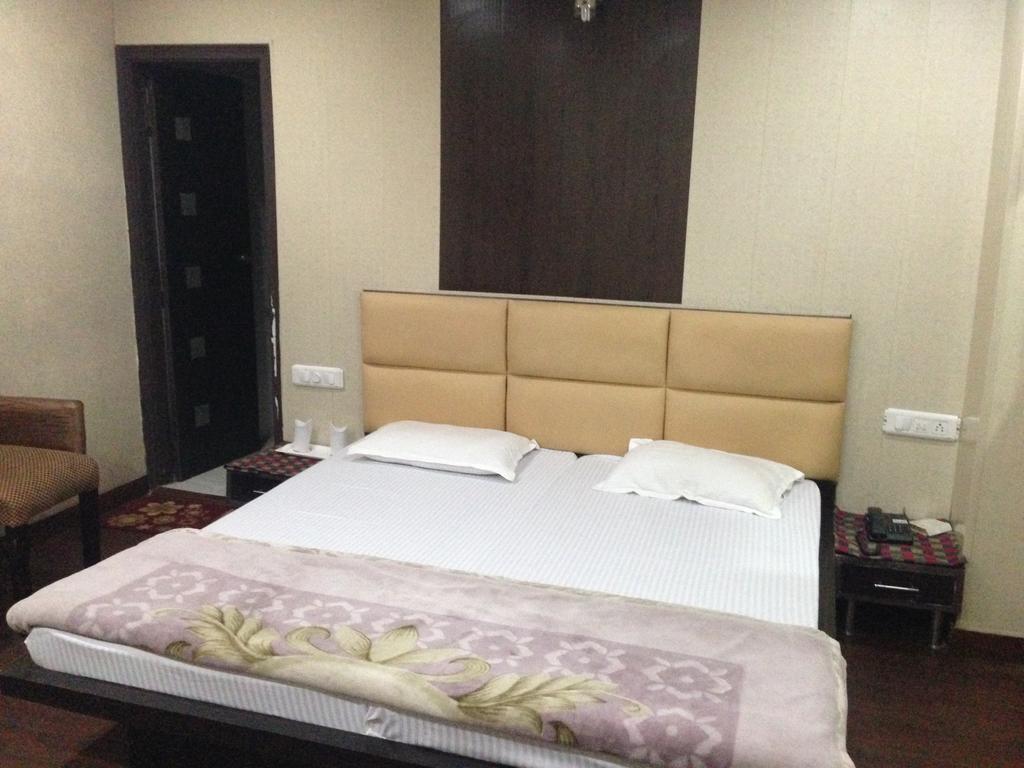 Hotel Silver Stone 卢迪亚纳 外观 照片